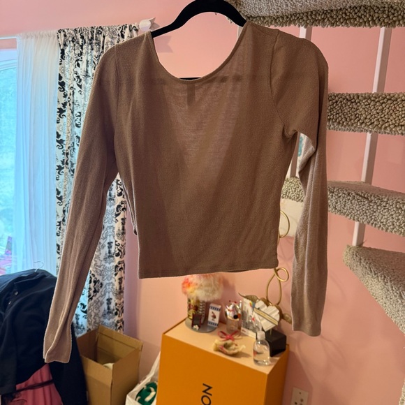 🧘‍♀️ ALO Amelia Luxe Wrap Top | Size L | Gravel / Sand 🧘‍♀️ - Picture 5 of 6